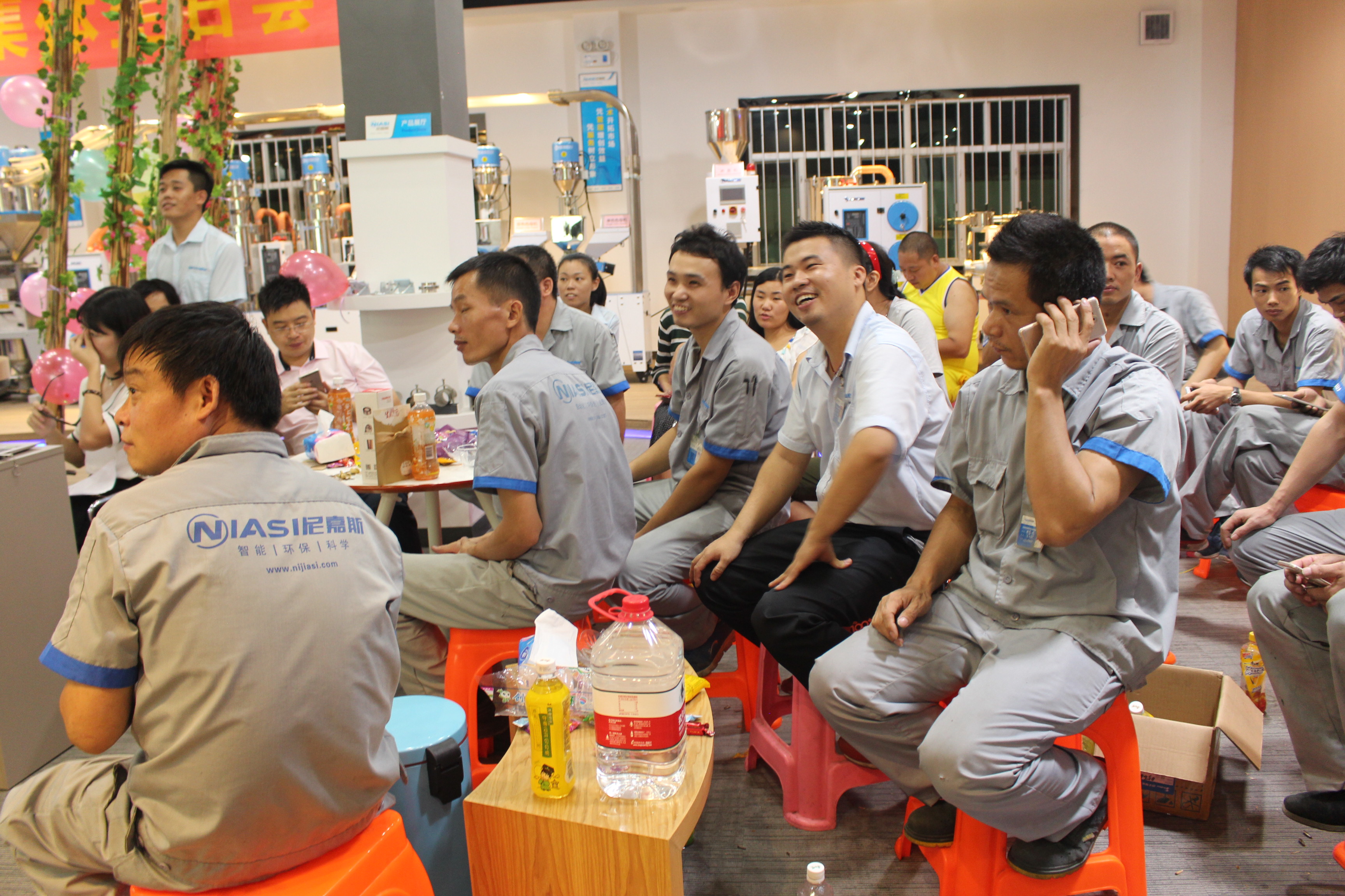 尼嘉斯员工生日会
